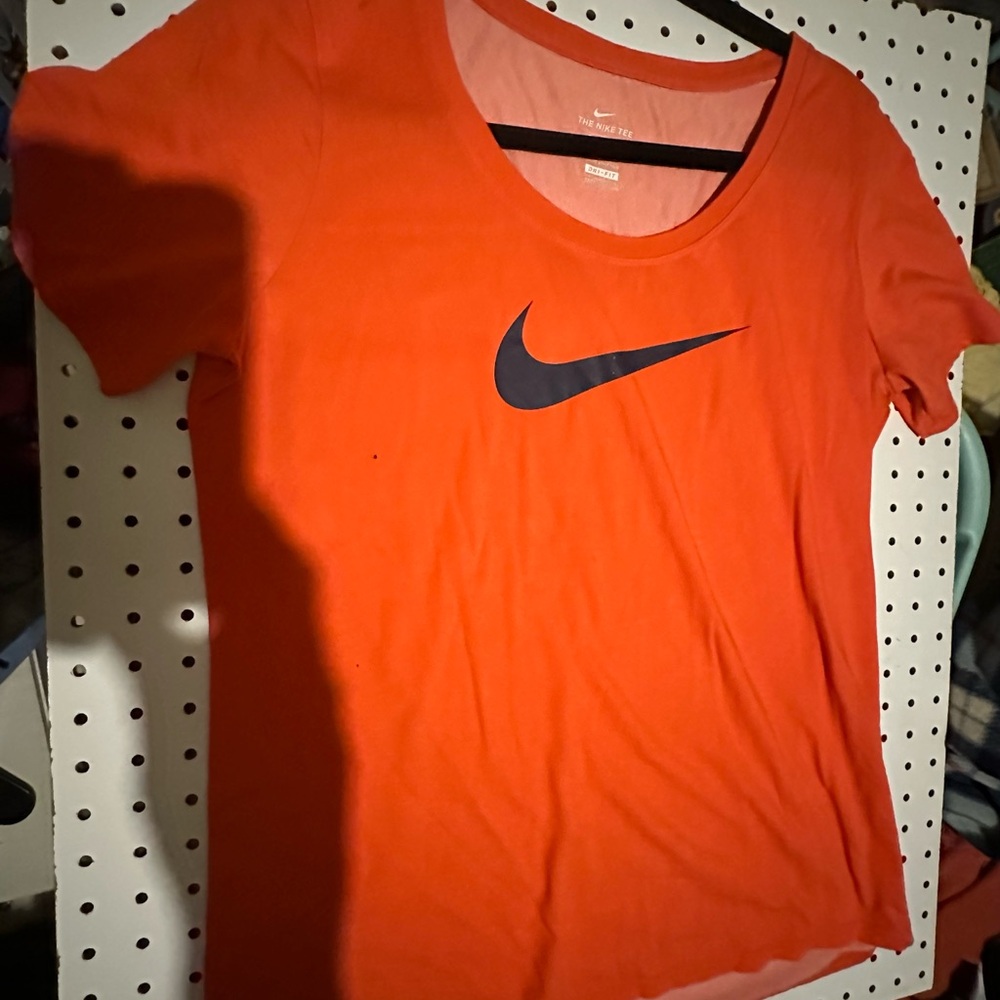 Nike Tshirt women size large excellent condition